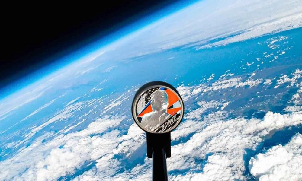 Αγγλική λίρα με τον Ντέιβιντ Μπάουι ταξίδεψε στο διάστημα!